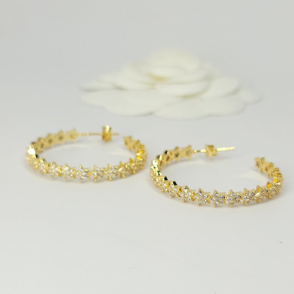 NEW 18K Gold Micro Pave CZ Stars Hoop Earrings NWT - Picture 4 of 10